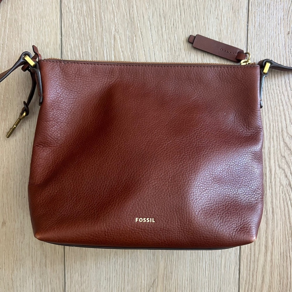 Fossil Fiona Brown Pebbled Leather Crossbody Bag Gold Hardware Key Charm